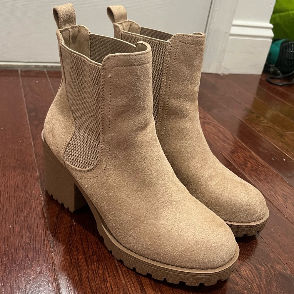 beige chelsea boots